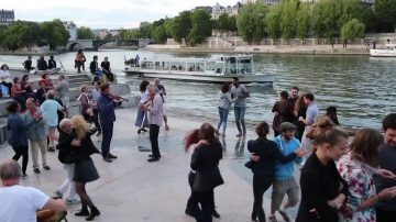 塞納河畔 法國民間舞蹈受歡迎