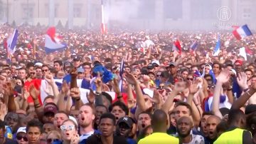 巴黎沸騰！法蘭西球迷擠爆街頭 狂歡慶祝