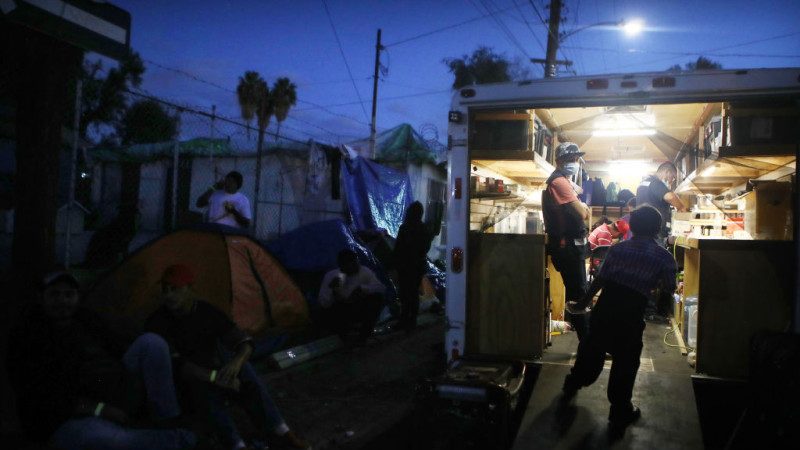 多種傳染病氾濫 數千大篷車移民在墨治療