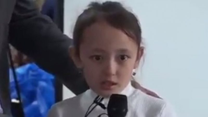 全家被關集中營 新疆小女孩勇敢受訪催人淚下（視頻）