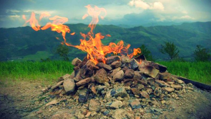 世界最小“火山”仅1.2米 人们常用它烧烤