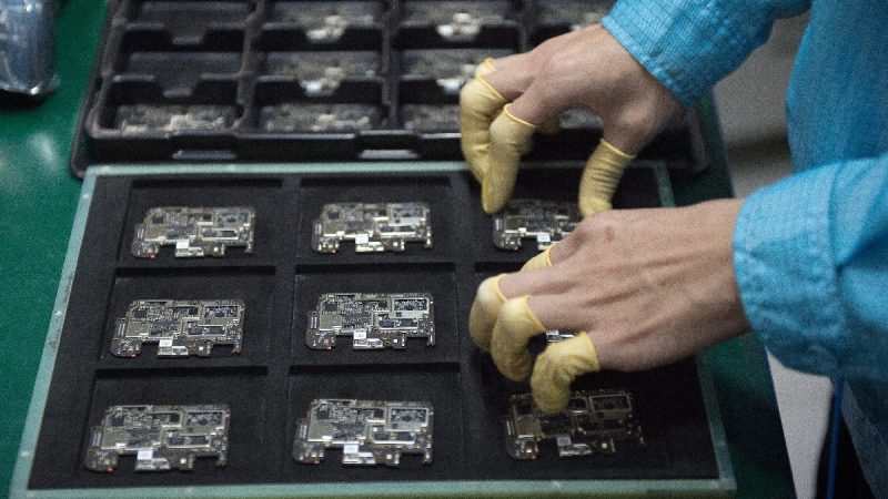 中國要想自製芯片有多難？華裔專家揭內幕