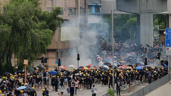 《石涛聚焦》光复元朗 28.8万人参加违法逛街