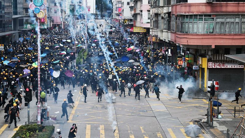 曝香港示威者密押港深边境 30人手脚骨折送返治疗