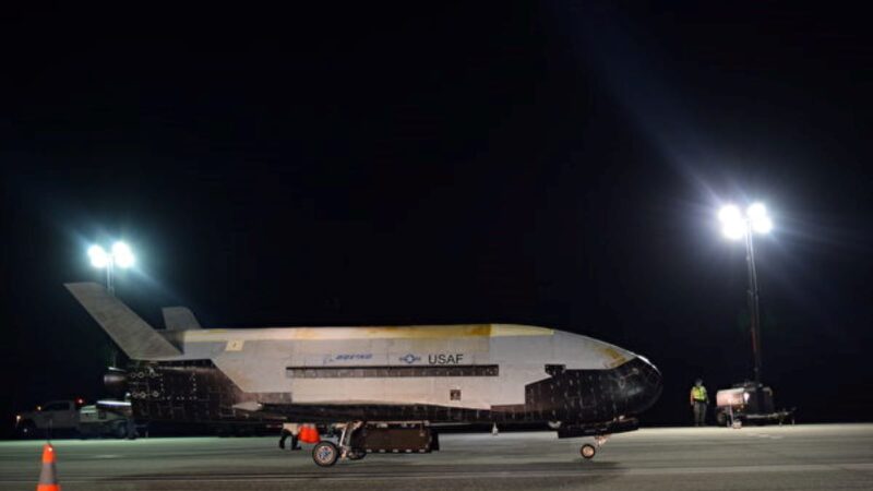 連飛780天創紀錄 美軍太空飛機X-37B返航