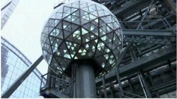 “智慧之礼”水晶球安装 纽约时代广场跨年准备就绪