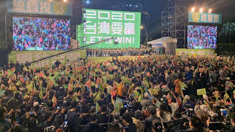 选举前夜:蔡英文再斥一国两制 韩国瑜批绿营执政