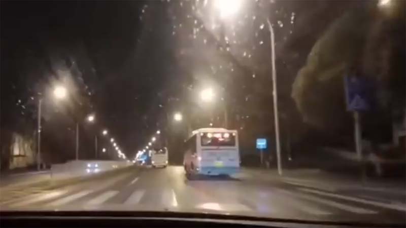 武漢瘋狂隔離管理混亂 公車滿載患者半夜到處亂竄