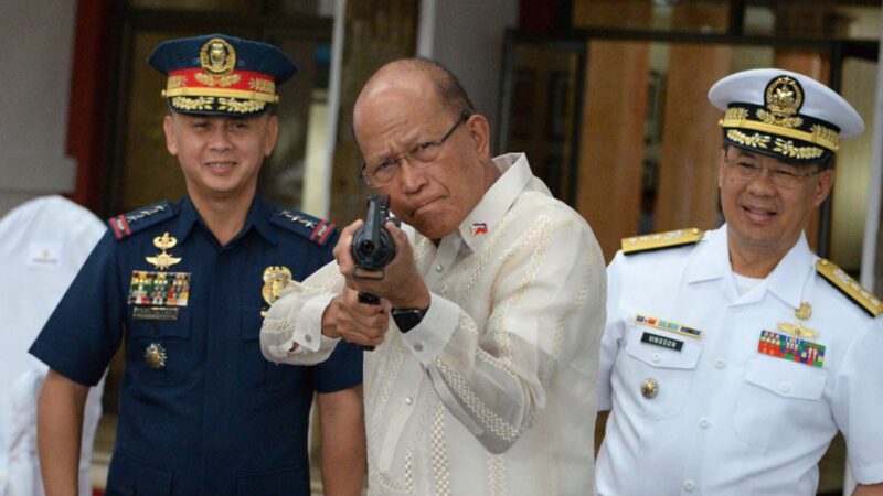 菲律宾参谋总长染疫 国防部长隔离