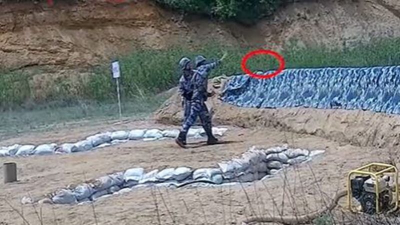中共海軍擲手榴彈出包 砸牆反彈身邊突爆炸(視頻)