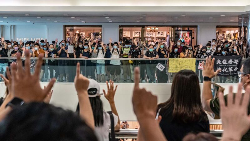 香港抗暴風雲再起 母親節「和你唱」遭鎮壓逾百人被捕