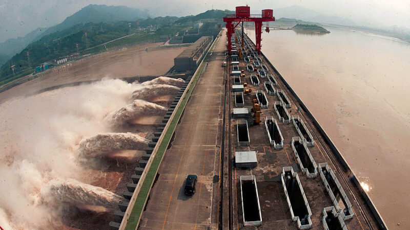三峽大壩水位34小時暴漲5米 超警戒線17米