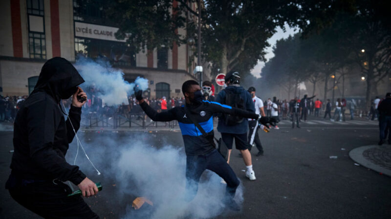 欧冠决赛封闭香榭大道 巴黎饮恨爆警民冲突