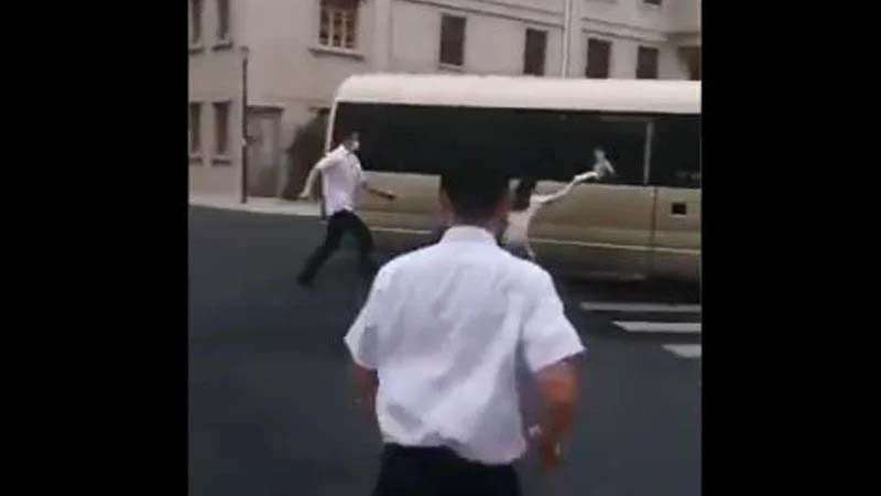 習近平訪汕頭 女子突然衝向車隊遞材料（視頻）