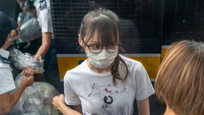 周庭出獄香港緊張 千警封路如臨大敵