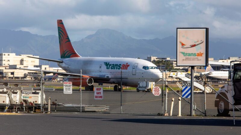 发动机失灵 波音737迫降夏威夷海面 2机师重伤