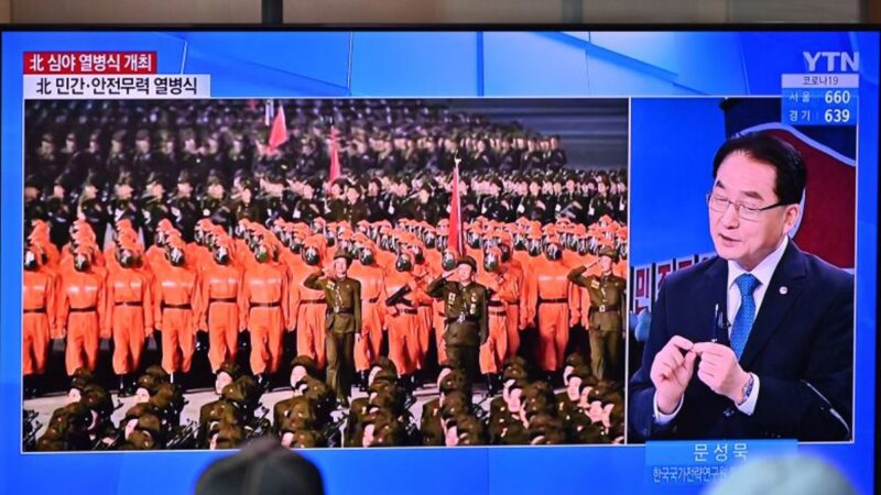 朝鲜建政73周年阅兵 现防疫方队 未见导弹