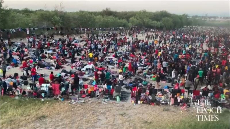 數千非法移民湧入德克薩斯州