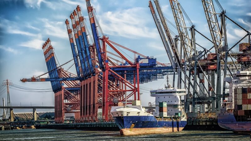 德情报首长批评中远海运收购汉堡港