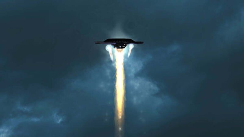 法国多地拍到发光UFO 电视台争相报导