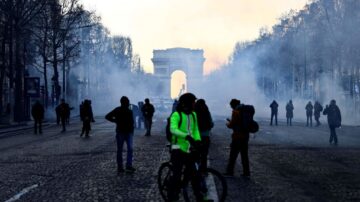 车队瘫痪巴黎 法警逮捕97人 数百辆车前进布鲁塞尔