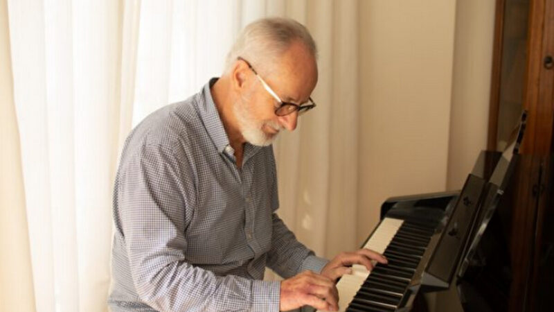 研究：年长者学弹钢琴 可对抗失智症