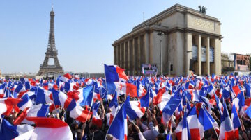 法国大选辩论 马克龙民调占上风 勒庞防守