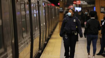 紐約地鐵槍擊案後 市長考慮地鐵安金屬探測器