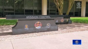 紀念宇航控制中心 NASA揭幕大理石長凳
