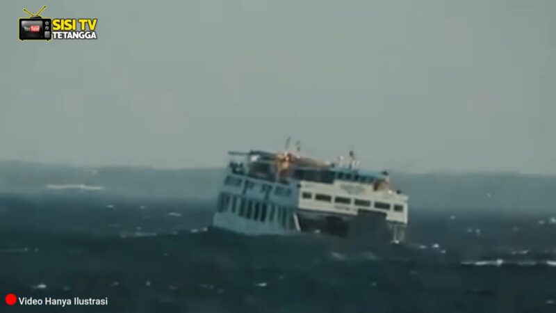 浪高2.5米 印尼汽船翻覆26人失踪