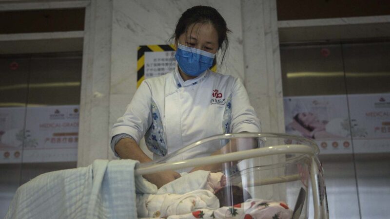 中国出生率崩跌 医院产科陷入生存危机