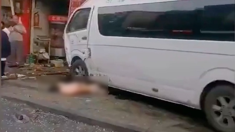 贵州六盘水交通事故14死伤 多人倒地（视频）