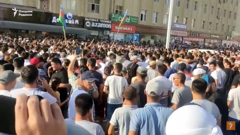 宪改削权 乌兹别克自治区罕见发生抗议活动