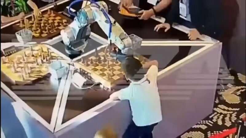 機器人耍無賴？俄羅斯西洋棋賽 男童手指遭夾斷