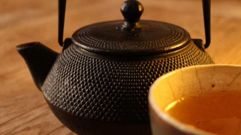 老太太一壶茶卖了几百年 茶水怎么也倒不完