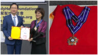 創辦基金會助人 鮑潘曉黛獲頒「海華榮譽章」