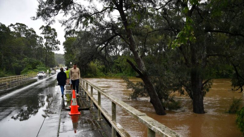 暴洪和土石流恐袭悉尼西南部 居民接撤离令