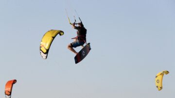 風箏衝浪大賽西班牙落幕 高手海上盡顯風采