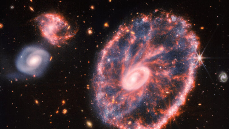 韋伯望遠鏡捕捉車輪星系碰撞如漣漪 繽紛外環旋轉奇觀