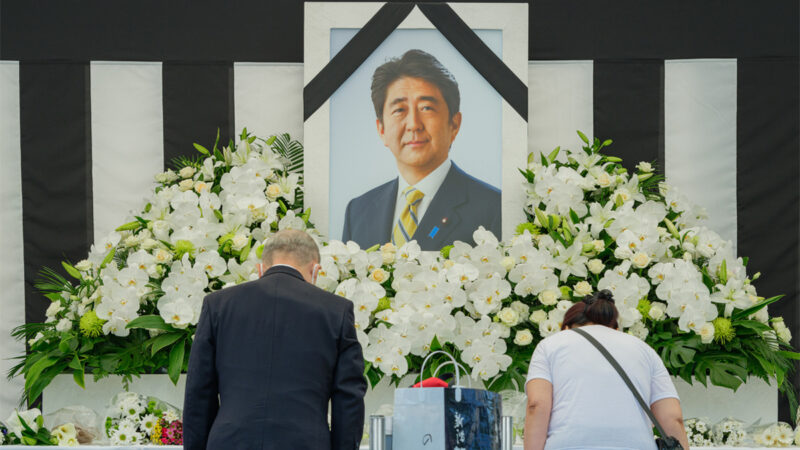 日本評論員：拜登缺席安倍葬禮 錯過外交良機