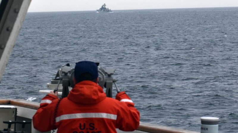 中俄军舰现踪阿拉斯加海域 美海岸警卫队紧跟在旁