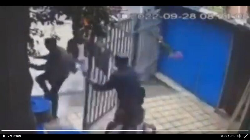 樂山男子追砍小學生 保安急關校門擋住（視頻）