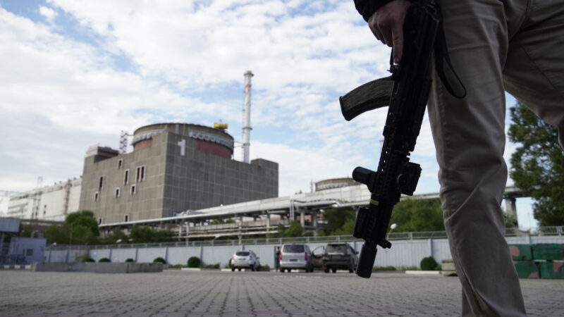 乌军挺进卢甘斯克 普京下令接管札波罗热核电厂