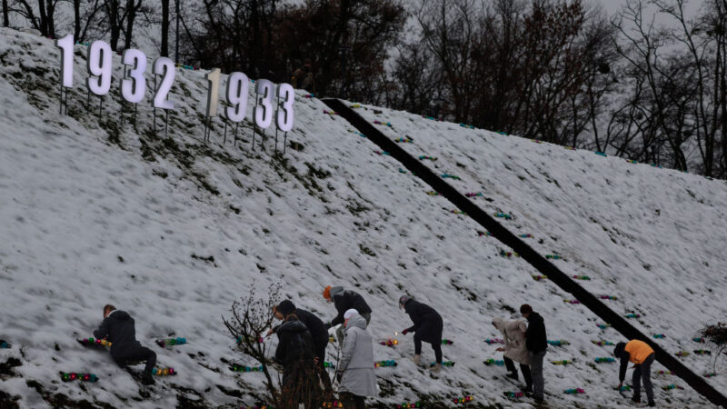 烏克蘭大饑荒紀念日 俄軍砲擊赫爾松釀15死