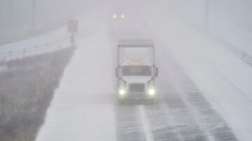 暴风雪影响持续 加拿大各地仍面临风险