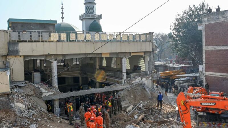锁定警察攻击 巴基斯坦清真寺爆炸增至87死