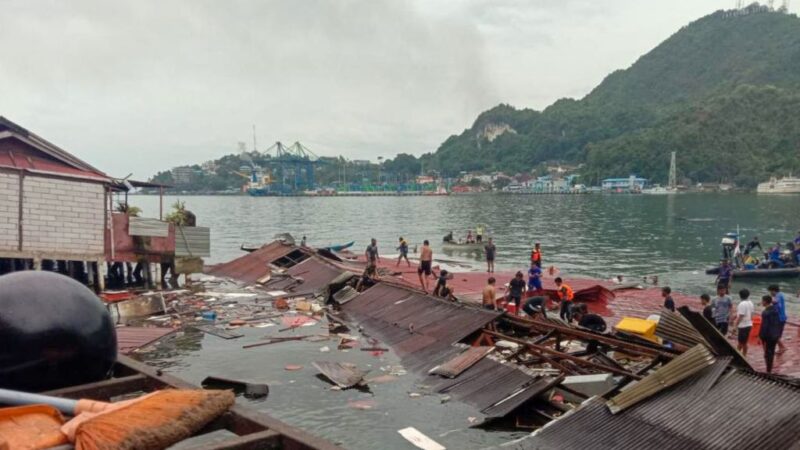 印尼东部规模5.1地震 水岸咖啡馆没入海中4死