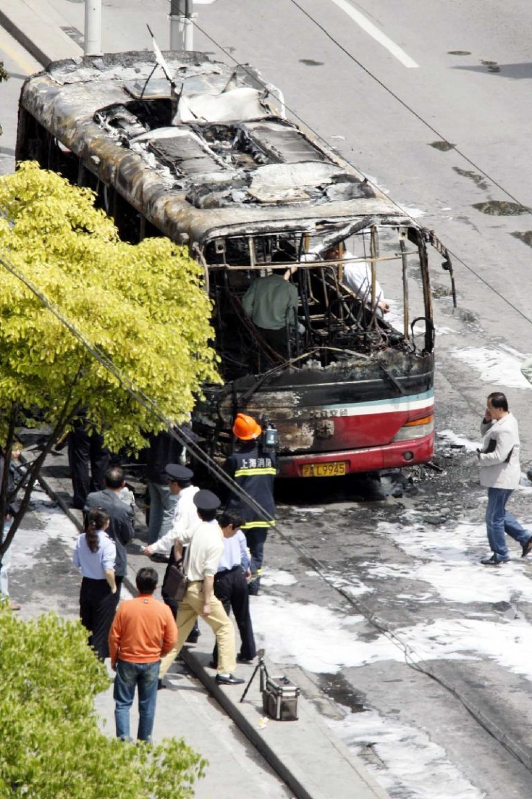 上海公交車起火  三人死亡