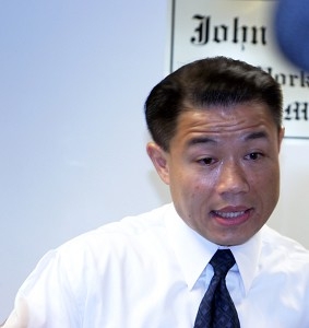 热点互动直播：纽约华裔议员为谁发声？