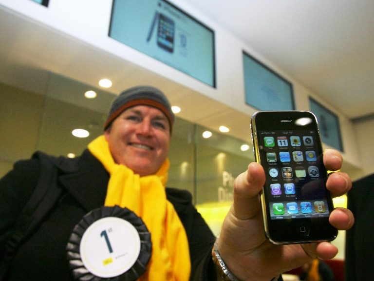 iPhone 3G全球開賣 粉絲排隊搶頭香